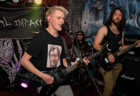 Samuel Wendl mit einer akustischen Version von Empty Visions